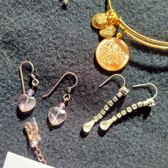 Jewelry Assortment - Necklaces, Earrings, Ring, And Bracelet - Picture 15 of 16